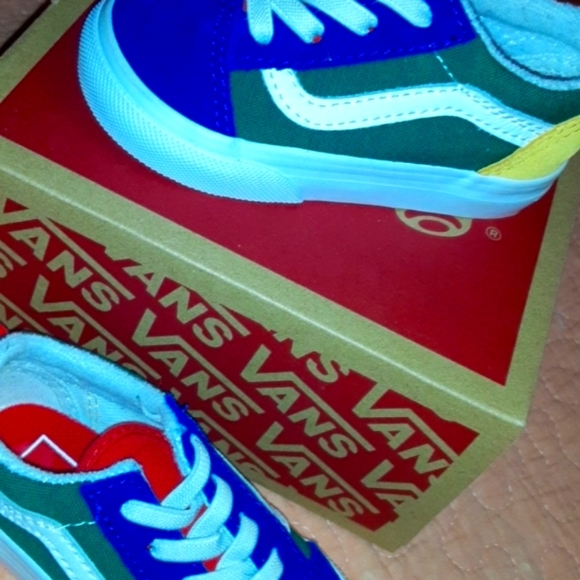 SHOES - Picture 3 of 4